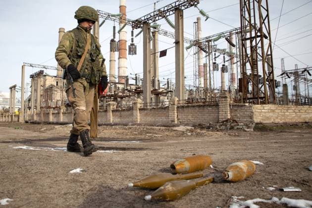 Ukraine-Krieg, Jahrestag der Invasion, Chronologie der Ereignisse, Archivbilder News Themen der Woche KW10 News Bilder des Tages LUGANSK REGION, UKRAINE - MARCH 13, 2022: A combat engineer works at the Lugansk thermal power station captured by the Lugansk People s Republic from the Aidar Battalion and units of the Ukrainian Armed Forces. Tensions started heating up in Donbass on February 17, with the Donetsk and Lugansk People s Republics reporting the most intense shellfire from Ukraine in months. Early on February 24, President Putin announced the start of a special military operation by the Russian Armed Forces in response to appeals for help from the leaders of both republics. Alexander Reka TASS  TS12791A