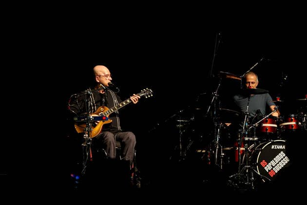 Show of the Brazilian band Paralamas do Sucesso at Tokio Marine Hall, in Sao Paulo March 12, 2022, Sao Paulo, Brazil: Show of the Brazilian band Paralamas do Sucesso, with the tour Paralamas Classicos , at concert hall Tokio Marine Hall, in Sao Paulo, on Saturday night (12). With a 37-year career, the trio is formed by Herbert Vianna (guitar and vocals), Bi Ribeiro (bass) and Joao Barone (drums). (Foto: Leco Viana TheNews2 imago images) Show of the Brazilian band Paralamas do Sucesso at Tokio Marine Hall, in Sao Paulo Copyright: xLecoxVianax