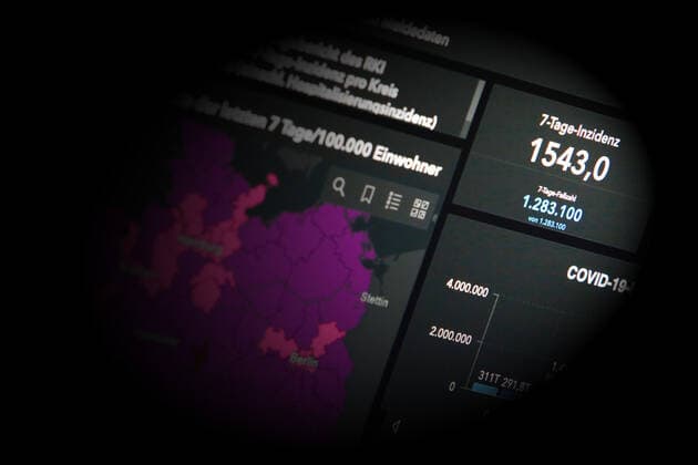 RKI dashboard, 7 day incidence is rising again and is now at 1543.0 7 day incidence, RKI dashboard on a monitor on 14 03 2022 in Siegen Germany.