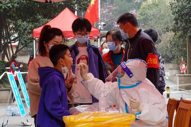 March 14, 2022, Changzhou, Jiangsu, China: A community COVID-19 control worker performs nucleic acid testing on a community resident in Changzhou. A total of 17 COVID-19 positive cases have been screened in Changzhou, China. As of March 14, 2022, there were 242,703 confirmed cases in China, including 227,451 in Hong Kong. Changzhou China - ZUMAs197 20220314_zaa_s197_001 Copyright: xSheldonxCooperx