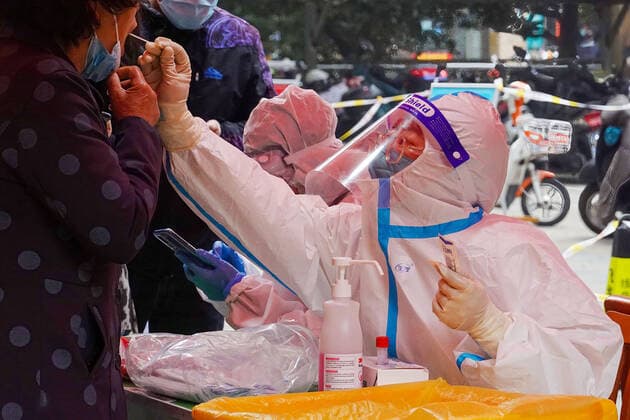 March 14, 2022, Changzhou, Jiangsu, China: A community COVID-19 control worker performs nucleic acid testing on a community resident in Changzhou. A total of 17 COVID-19 positive cases have been screened in Changzhou, China. As of March 14, 2022, there were 242,703 confirmed cases in China, including 227,451 in Hong Kong. Changzhou China - ZUMAs197 20220314_zaa_s197_010 Copyright: xSheldonxCooperx