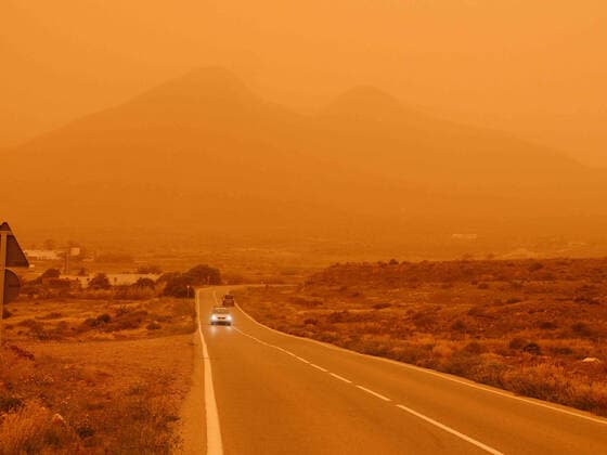 Bilder des Jahres 2022, News 03 März News Themen der Woche KW11 News Bilder des Tages 14.03.2022, Spanien, Andalusien. Eine Wolke aus Saharastaub zieht gen Norden. Sahara. *** 14 03 2022, Spain, Andalusia A cloud of Sahara dust moves north Sahara
