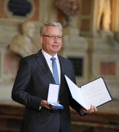 Award of the Bavarian Order of Merit by the Bavarian Minister President Dr Markus Söder Prof Dr Oliver Keppler, Munich Bavaria Germany Antiquarium of the Residence
