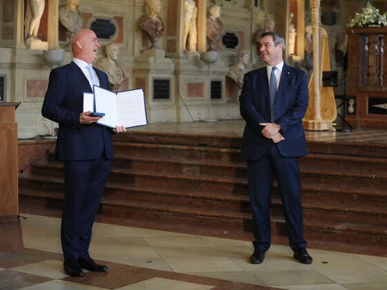 Award of the Bavarian Order of Merit by the Bavarian Minister President Dr Markus Söder Wolfgang Krebs and Markus Söder, Munich Bavaria Germany Antiquarium of the Residence