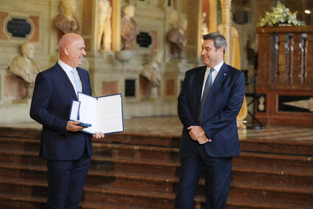 Award of the Bavarian Order of Merit by the Bavarian Minister President Dr Markus Söder Wolfgang Krebs and Markus Söder, Munich Bavaria Germany Antiquarium of the Residence