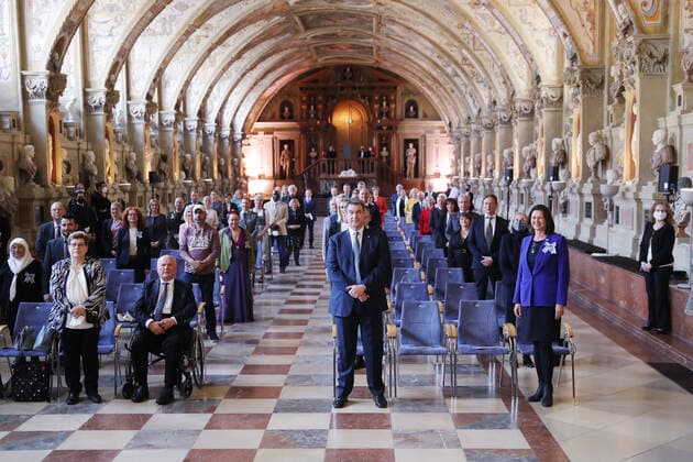 Award of the Bavarian Order of Merit by the Bavarian Prime Minister Dr Markus Söder All those who have received an Order of Merit in the front row is Markus Söder and Ilse Aigner Group photo of the honored, Munich Bavaria Germany Antiquarium of the Residenz