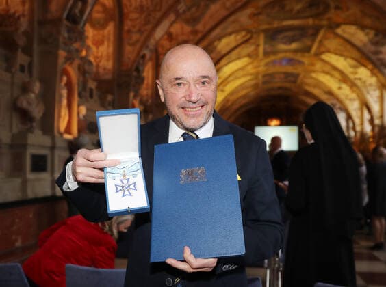 Award of the Bavarian Order of Merit by the Bavarian Prime Minister Dr Markus Söder Christian Neureuther with Bavarian Order of Merit, Munich Bavaria Germany Antiquarium of the Residence