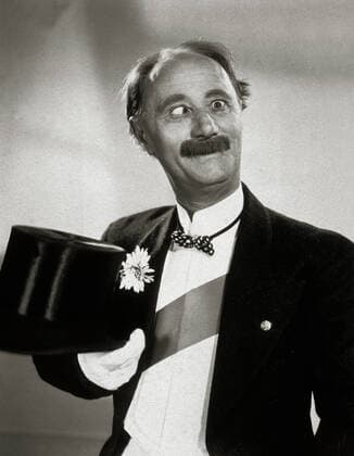 Ben Turpin, Keystone Hotel (1935) Warner Bros. File Reference 34145-573THA  Copyright: xCinemaxLegacyxCollection ThexHollywoodxArchivex 34145-573THA