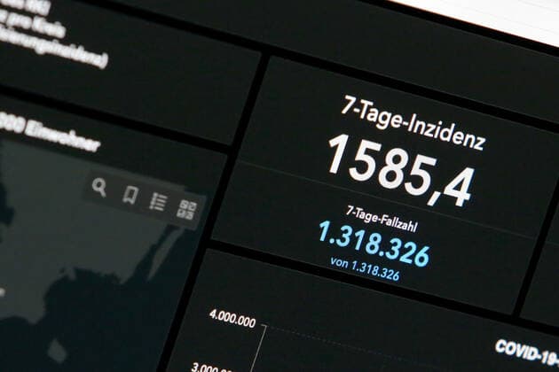 RKI dashboard, 7 day incidence continues to rise and is now at 1585.4 7 day incidence, RKI dashboard on a monitor on 15 03 2022 in Siegen Germany.