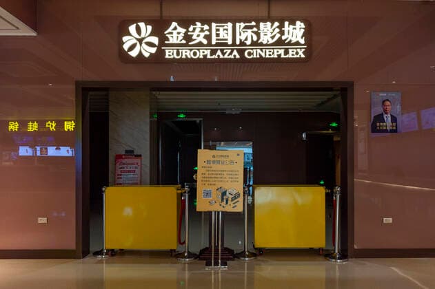 (220315) -- HARBIN, March 15, 2022 -- A closed cinema is seen in Harbin, northeast China s Heilongjiang Province, March 15, 2022. Harbin announced on Monday that enclosed public spaces should be temporarily closed. Anti-epidemic measures also include suspending cultural activities, night market, exhibitions and mass gatherings. ) CHINA-HEILONGJIANG-HARBIN-COVID-19 (CN) XiexJianfei 