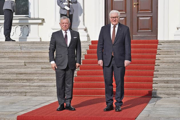 News Themen der Woche KW11 News Bilder des Tages König Abdullah II. Ibn Al-Hussein in Berlin 15.3.2022 Bundespräsident Frank-Walter Steinmeier empfängt Abdullah II. Ibn Al-Hussein, König des Haschemitischen Königreichs Jordanien im Schloss Bellevue Berlin Schloss Bellevue Berlin GER *** King Abdullah II Ibn Al Hussein in Berlin 15 3 2022 German President Frank Walter Steinmeier receives Abdullah II Ibn Al Hussein, King of the Hashemite Kingdom of Jordan at Bellevue Palace Berlin Bellevue Palace Berlin GER