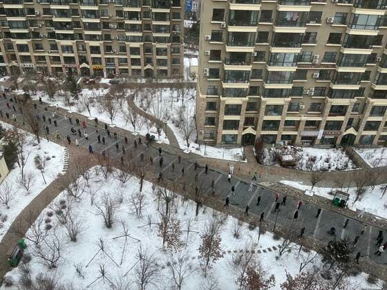 (220315) -- CHANGCHUN, March 15, 2022 -- Cellphone photo taken on March 15, 2022 shows people lining up for nucleic acid test in Changchun, northeast China s Jilin Province, March 15, 2022. Jilin Province reported 3,076 new locally transmitted COVID-19 cases on Monday. ) CHINA-JILIN-COVID-19-CASES (CN) ZhaoxDandan 