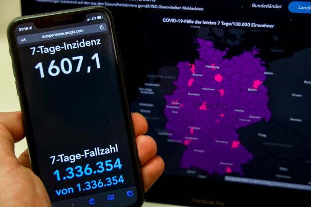 Coronavirus in Germany Covid 19 Robert Koch Institute Dashboard 16 03 2022 Robert Koch Institute 7 days incidence 1607.1 7 days number of cases 1 336 354 COVID 19 cases 17 695 210 Addition of 262 593 compared to previous day COVID 19 deaths 126 142 Addition of 269 compared to previous day
