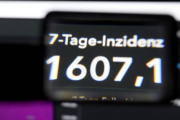 RKI dashboard, 7 day incidence continues to rise and is now at 1607.1 7 day incidence, RKI dashboard on a monitor on 16 03 2022 in Siegen Germany.
