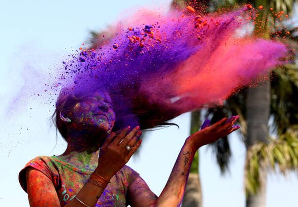 Entertainment Themen der Woche KW11 Entertainment Bilder des Tages (220316) -- BHOPAL, March 16, 2022 -- A college student celebrates Holi festival, the festival of colors, in Bhopal, capital of India s Madhya Pradesh state, March 16, 2022. (Str Xinhua) INDIA-MADHYA PRADESH-BHOPAL-HOLI FESTIVAL JavedxDar 