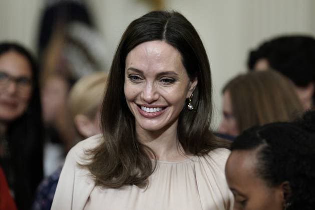 Bilder des Jahres 2022, Entertainment 03 März Entertainment Themen der Woche KW11 Entertainment Bilder des Tages Actress Angelina Jolie attends an event with U.S. President Joe Biden celebrating the reauthorization of the Violence Against Women Act (VAWA) at the White House in Washington, DC on March 15, 2022.  WAX20220316720 YurixGripas