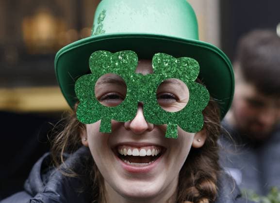 News Themen der Woche KW11 News Bilder des Tages People wear green colors as they march in the St. Patrick s Day Parade on Fifth Avenue in New York City on Thursday, March 17, 2022.  NYP20220317106 JohnxAngelillo