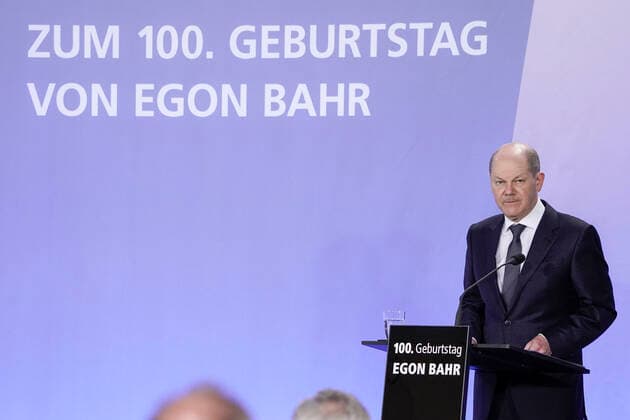 Bilder des Jahres 2022, News 03 März News Themen der Woche KW11 News Bilder des Tages Friedrich Ebert Stiftung zum 100. Geburtstag von Egon Bahr Aktuell, 17.03.2022, Berlin, Bundeskanzler Olaf Scholz im Portrait bei der Wuerdigung des Lebenswerk von Egon Bahr in der Friedrich Ebert Stiftung in Berlin Berlin Berlin Deutschland *** Friedrich Ebert Foundation on the 100th birthday of Egon Bahr Current, 17 03 2022, Berlin, Chancellor Olaf Scholz in portrait at the tribute to the lifes work of Egon Bahr in the Friedrich Ebert Foundation in Berlin Berlin Germany