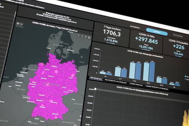 RKI dashboard, 7 day incidence continues to rise and is now at 1706.3 7 day incidence, RKI dashboard on a monitor on 18 03 2022 in Siegen Germany.