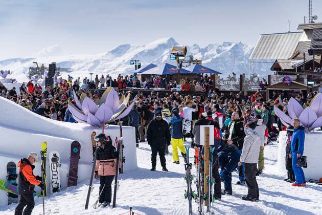 Illustration shows people enjoying the Crystal Garden stage at 2000 meters at the second edition of the Tomorrowland Winter 2022 music festival, Saturday 19 March 2022, in Alpe D Huez, France.  OLIVIERxVIN 23215470