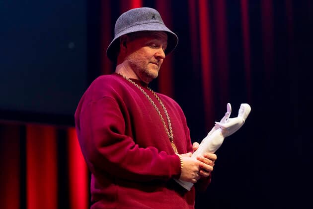 Anders Matthesen receives Bodil for best male lead role for Ternet Ninja 2 The Bodil Prizes 2022 will be awarded at the Folketeatret in Copenhagen, Saturday 19 March 2022, Copenhagen Denmark  Copyright: fotograf@clausbech.dk ClausxBechx COP10274 spdk20220319-212645-L