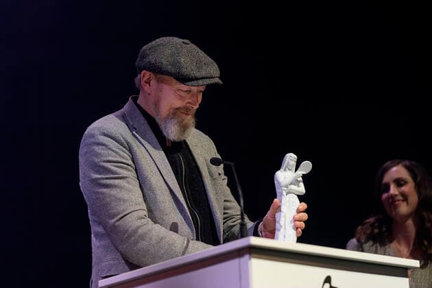 Lars Mikkelsen receives Bodil for best supporting actor for the Venus effect The Bodil Prizes 2022 will be awarded at the Folketeatret in Copenhagen, Saturday 19 March 2022, Copenhagen Denmark  Copyright: fotograf@clausbech.dk ClausxBechx COP10274 spdk20220319-213332-L