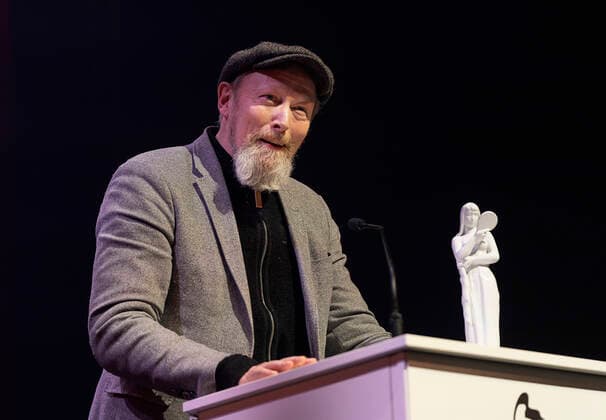 Lars Mikkelsen receives Bodil for best supporting actor for the Venus effect The Bodil Prizes 2022 will be awarded at the Folketeatret in Copenhagen, Saturday 19 March 2022, Copenhagen Denmark  Copyright: fotograf@clausbech.dk ClausxBechx COP10274 spdk20220319-213506-L