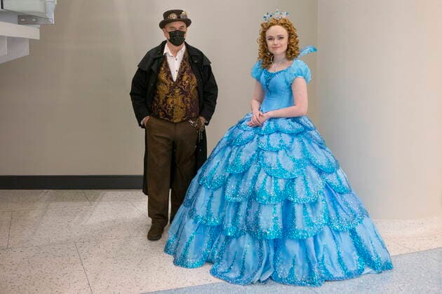March 19, 2022, TORONTO, ON, CAN: Michael, who wears a steam punk costume stands with his daughter Sophie, who is cosplaying at Linda from the Wizard of OZ, at Toronto Comicon on Saturday , March 19, 2022. The event returns for the first time since 2019 due to COVID-19 restrictions. TORONTO CAN  - ZUMAc35_ 20220319_zaf_c35_085 Copyright: xChrisxYoungx
