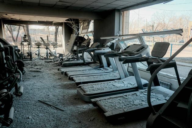 News Themen der Woche KW11 News Bilder des Tages March 19, 2022, Kyiv, Ukraine: A view of the aftermath after a residential area was hit by a Russian missile in Kyiv. As the Russian invasion of Ukraine drags into it s third week, Russian forces have increasingly begun to target residential areas of Kyiv causing civilian casualties and large scale destruction to apartment buildings and infrastructure. Kyiv Ukraine - ZUMAs197 20220319_zaa_s197_243 Copyright: xMatthewxHatcherx