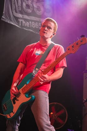 March 19, 2022, Southampton, Hampshire, United Kingdom: Eamon Sandwith, vocalist and guitarist with Australian indie punk shed rock band The Chats, winners of the 2021 Australian Independent Record Awards (AIR), and nominees for the J awards, National Live Music awards (NLMA ) and ARIA Music Awards performing live on stage at the 1865. Southampton United Kingdom - ZUMAs197 20220319_zaa_s197_394 Copyright: xDawnxFletcher-Parkx