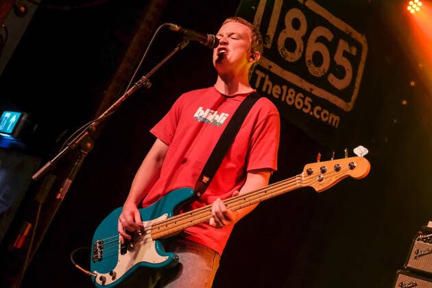 March 19, 2022, Southampton, Hampshire, United Kingdom: Eamon Sandwith, vocalist and guitarist with Australian indie punk shed rock band The Chats, winners of the 2021 Australian Independent Record Awards (AIR), and nominees for the J awards, National Live Music awards (NLMA ) and ARIA Music Awards performing live on stage at the 1865. Southampton United Kingdom - ZUMAs197 20220319_zaa_s197_395 Copyright: xDawnxFletcher-Parkx