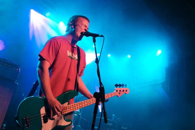 March 19, 2022, Southampton, Hampshire, United Kingdom: Eamon Sandwith, vocalist and guitarist with Australian indie punk shed rock band The Chats, winners of the 2021 Australian Independent Record Awards (AIR), and nominees for the J awards, National Live Music awards (NLMA ) and ARIA Music Awards performing live on stage at the 1865. Southampton United Kingdom - ZUMAs197 20220319_zaa_s197_399 Copyright: xDawnxFletcher-Parkx