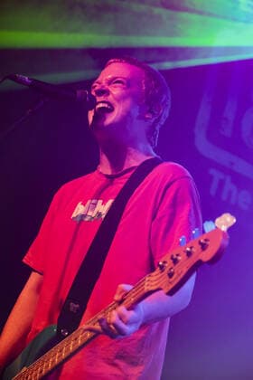 March 19, 2022, Southampton, Hampshire, United Kingdom: Eamon Sandwith, vocalist and guitarist with Australian indie punk shed rock band The Chats, winners of the 2021 Australian Independent Record Awards (AIR), and nominees for the J awards, National Live Music awards (NLMA ) and ARIA Music Awards performing live on stage at the 1865. Southampton United Kingdom - ZUMAs197 20220319_zaa_s197_402 Copyright: xDawnxFletcher-Parkx