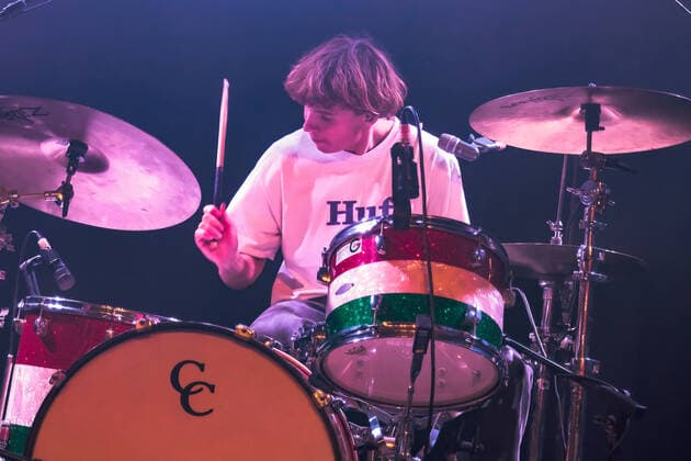 March 19, 2022, Southampton, Hampshire, United Kingdom: Matthew Boggis, drummer with Australian indie punk shed rock band The Chats, winners of the 2021 Australian Independent Record Awards (AIR), and nominees for the J awards, National Live Music awards (NLMA ) and ARIA Music Awards performing live on stage at the 1865. Southampton United Kingdom - ZUMAs197 20220319_zaa_s197_406 Copyright: xDawnxFletcher-Parkx