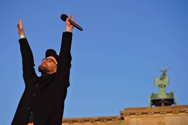 Sound of Peace at Brandenburg Gate 20 3 2022, Mark Forster Sound of Peace at Brandenburg Gate Berlin Brandenburg Gate Berlin GER