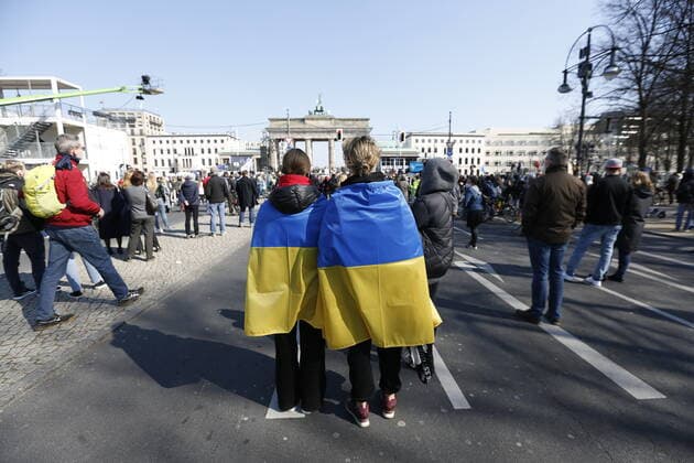 Germany: Peace Concert at the Brandenburg Gate Many well-known artists are taking a stand against Russia s attack on Ukraine. According to a police spokesman, around 15,000 people are at the Sound of Peace solidarity rally at the Brandenburg Gate. Berlin Berlin Mitte Germany Copyright: SimonexKuhlmey