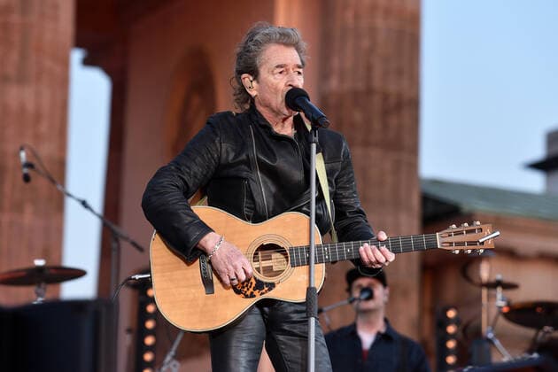Peter Maffay Sound of Peace peace rally at the Brandenburg Gate in Berlin on 20 03 2022