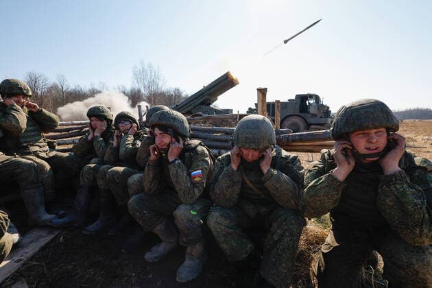 News Themen der Woche KW12 News Bilder des Tages Russland, Milit?r?bung in der Region Kaliningrad Russia Navy Drills 8146954 22.03.2022 Servicemen are pictured during a Baltic fleet drills on artillery fire control using an Uragan multiple rocket launch system and Giatsint 152-mm artillery guns, in Kaliningrad region, Russia. Mikhail Golenkov Sputnik Kaliningrad Region Russia  Copyright: xMikhailxGolenkovx