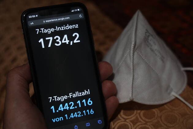 Coronavirus in Germany Covid 19 Dashboard of the Robert Koch Institute 23 03 2022 Robert Koch Institute 7 days Incidence 1734.2 7 days Number of cases 1 442 116 COVID 19 Cases 19 278 143 Addition by 283 732 compared to previous day COVID 19 Deaths 127 522 Addition by 329 compared to previous day