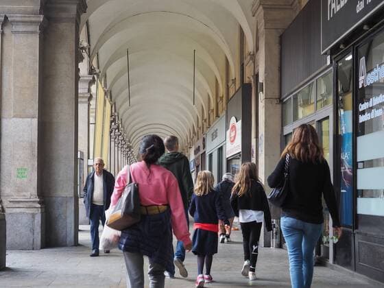 IMAGO Creative: Welttourismustag am 27. September TURIN, ITALY - CIRCA OCTOBER 2019: People in the city centre, model released, , property released, , 32608908.jpg, people, turin, city, centre, italy, 2019, city centre, architecture, building, landmark, town, torino, piedmont, piemonte, italia, italian, europe, european, tourism, tourists, editorial, center, urban, cityscape, eu