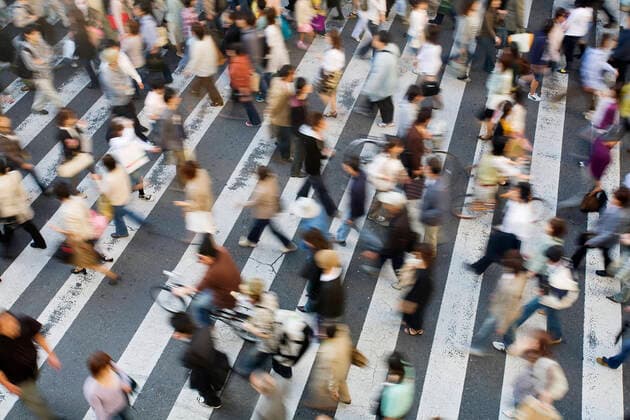 IMAGO Nature: Unsere Erde, Umweltprobleme, Überbevölkerung Japan Osaka People crossing street view from above motion blur, model released, , property released, , 33097774.jpg, Outdoors, Busy, Motion Blur, Elevated View, View From Above, Walking, Large Group Of People, Road, Crowd, Street, City Location, Japanese, Crossing, Commuting, city life, urban scene, city, On The Move, Pedestrian Crossing, Rush Hour, Asia, Japan, Aerial, pedestrian, Osaka, Osaka Station, zebra crossing, commuters, crowds,