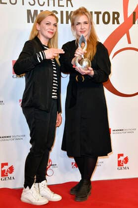 Anna Loos and Dascha Dauenhauer at the 13 German Music Authors Award of GEMA 2022 at The Ritz Carlton Hotel Berlin, 24 03 2022 Foto:xN.xKubelkax xFuturexImage