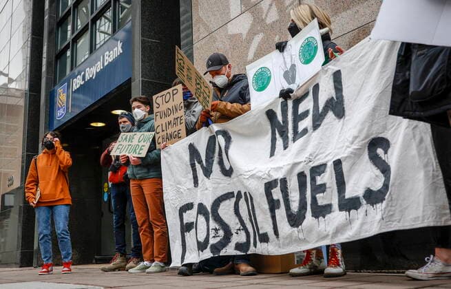 March 25, 2022, Calgary, AB, CANADA: Climate activists demonstrate in downtown in support of Fridays for Future in Calgary, Alta., Friday, March 25, 2022. Calgary CANADA  - ZUMAc35_ 20220325_zaf_c35_056 Copyright: xJeffxMcintoshx