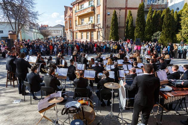 UZHHOROD, UKRAINE - MARCH 25, 2022 - Musicians of the Philharmonic Academic Symphony Orchestra perform during a concert in support of the Armed Forces of Ukraine, Uzhhorod, western Ukraine Concert in support of Ukrainian Armed Forces held in Uzhhorod  Copyright: xSerhiixHudakx