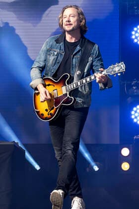 Samu Haber of Sunrise Avenue live at the SnowpenAir Festival at Grindelwald Terminal Grindelwald, 26 03 2022 Foto:xA.xRaemyx xFuturexImage