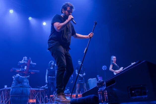 Tommaso Paradiso on stage during Tommaso Paradiso Sulle Nuvole Tour 2022 , Italian singer Music Concert in Jesolo, Italy, March 26 2022  Copyright: xAlessioxMarinix xipa-agency.netx xx 0