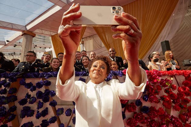 Co-host Wanda Sykes arrives on the red carpet of the 94th OscarsÂ® at the Dolby Theatre at Ovation Hollywood in Los Angeles, CA, on Sunday, March 27, 2022.  Copyright: xx 34342-072THA
