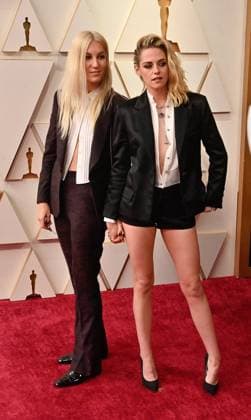 Dylan Meyer and Kristen Stewart arrive for the 94th annual Academy Awards at the Dolby Theatre in the Hollywood section of Los Angeles, California on Sunday, March 27, 2022.  LAP20220327230 JIMxRUYMEN