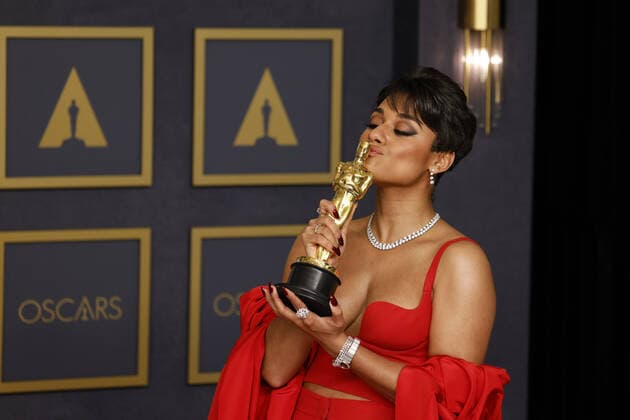 Entertainment Themen der Woche KW12 Entertainment Bilder des Tages Ariana Debose, winner of best actress in a supporting role for West Side Story, appears backstage with her Oscar during the 94th annual Academy Awards at Loews Hollywood Hotel in the Hollywood section of Los Angeles on Sunday, March 27, 2022.  LAP20220327804 JOHNxANGELILLO
