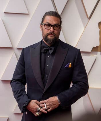 Jason Momoa poses on the red carpet upon arrival at the Oscars at the Dolby Theater in Los Angeles, California, USA, 27 March 2022. EFE Javier Rojas Academy Oscar Awards !ACHTUNG: NUR REDAKTIONELLE NUTZUNG!  Copyright: xJavierxRojasx AME6505 20220328-03cc2d1539aa9c6b4b03625330b2542a2d97e27c